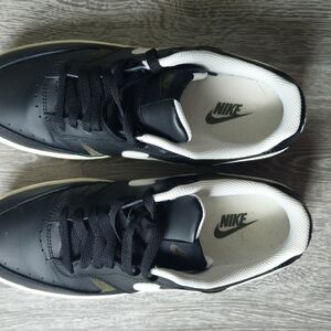 Nike  Black Sneakers